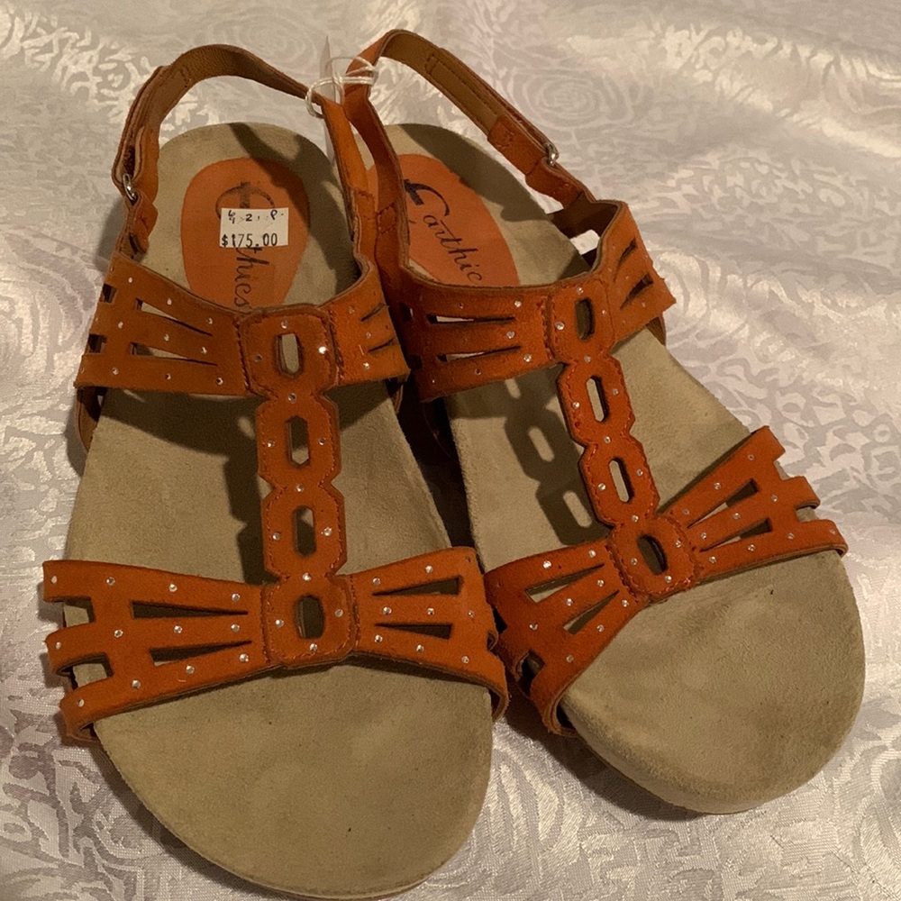 Earthies sandal - size 6B